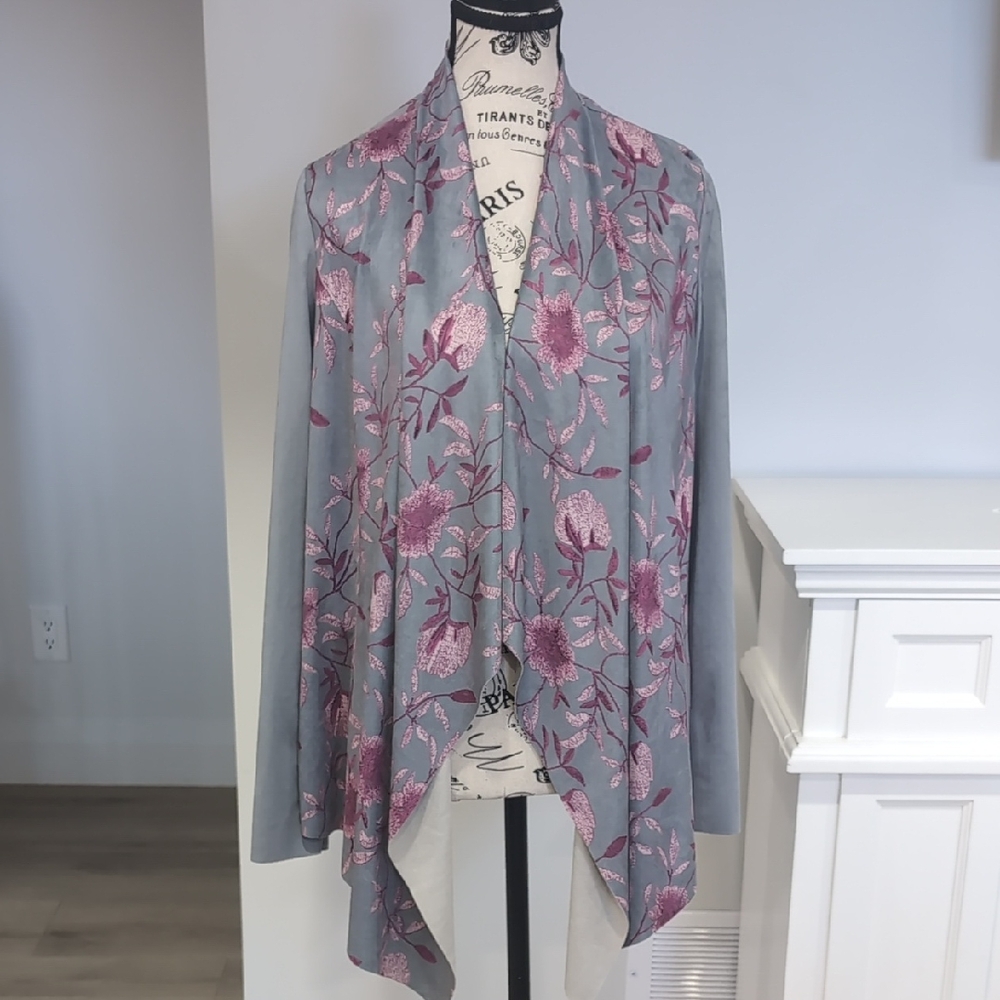 TANJAY | Women's Grey/Pink Faux Suede Floral Lightweight Open Jacket